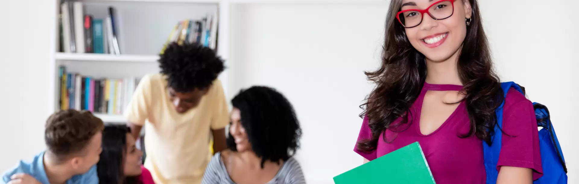 Jóvenes aprendiendo inglés