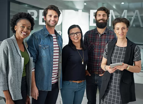 Trabajadores estudiando inglés